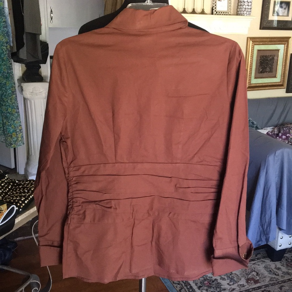 Woman’s blouse - Picture 2 of 2